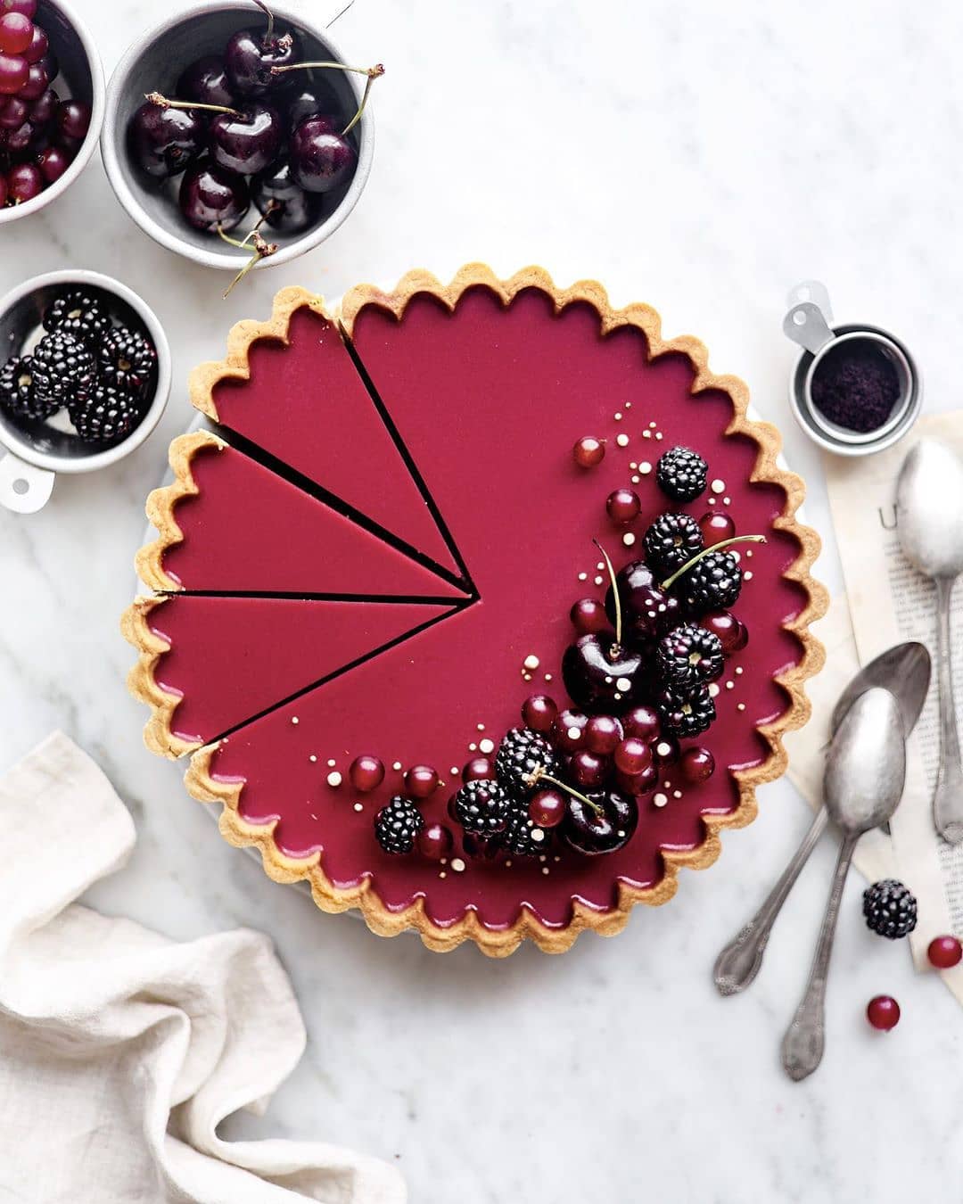 Vegan Açai Berry Tart with Fruit Filling