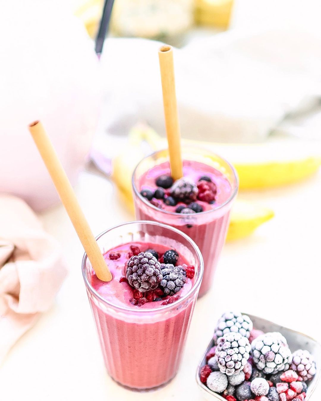 Mixed Berry Smoothie with Banana and Flax