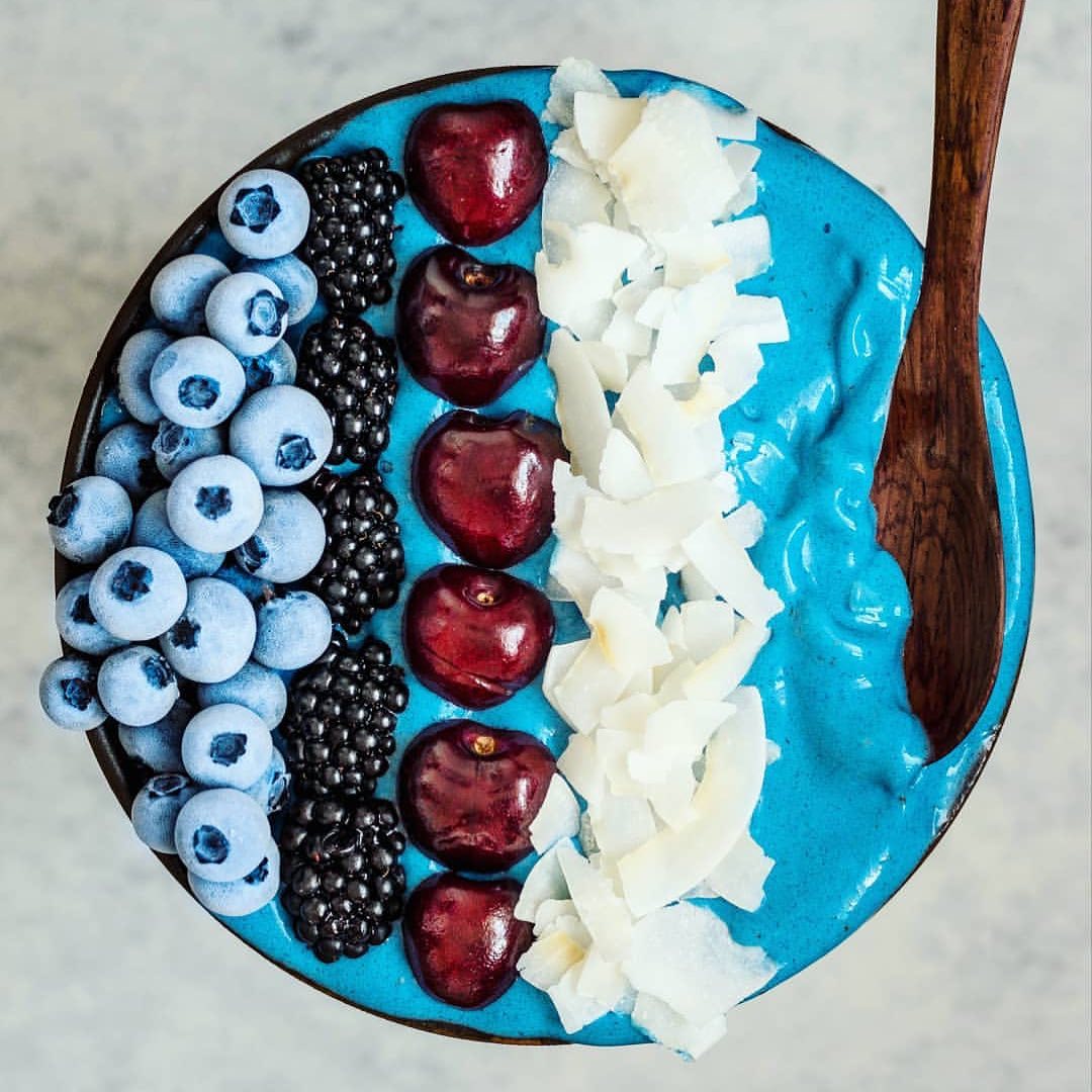 Banana Blue Spirulina Smoothie Bowl