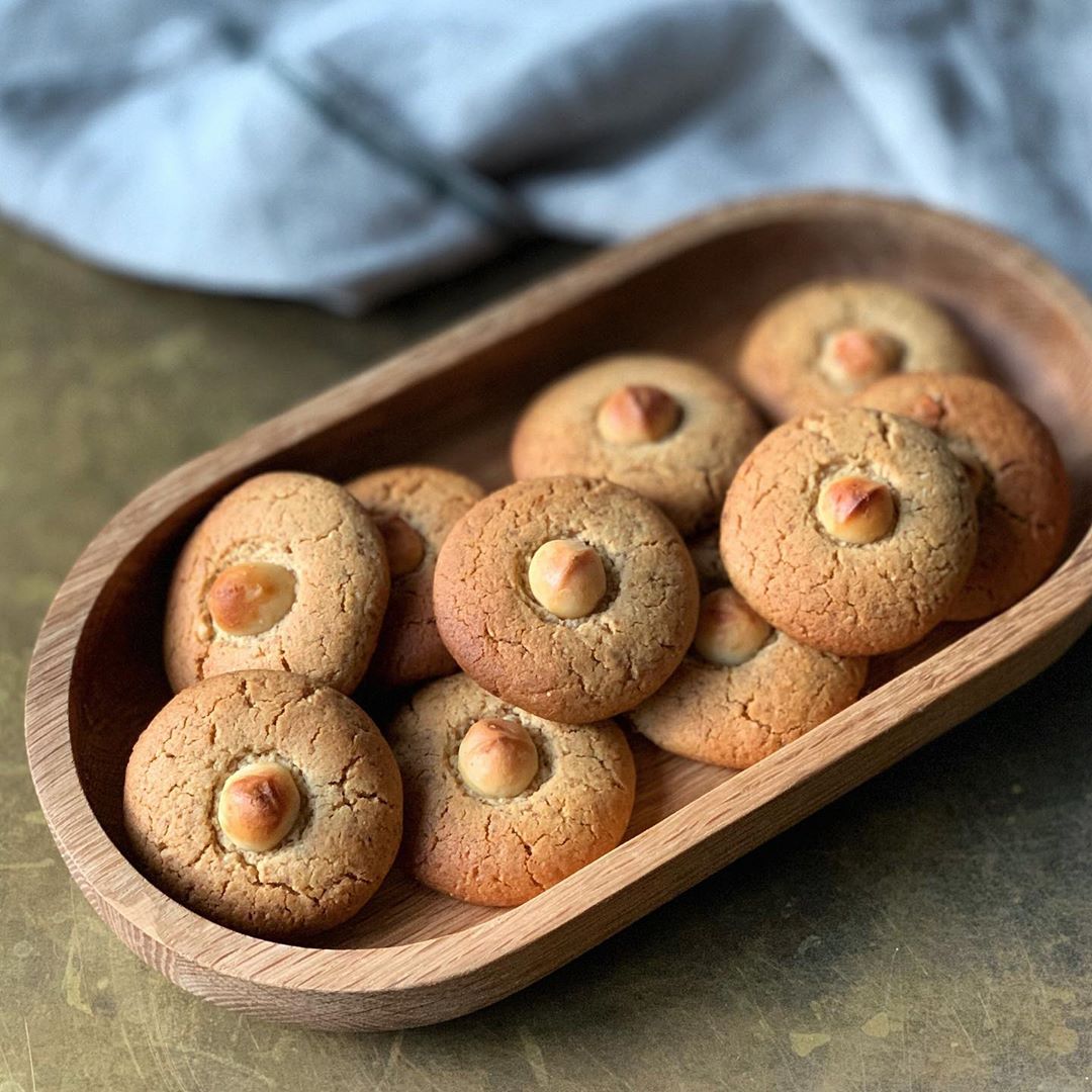 Roasted Macadamia Nut Vanilla Cookies