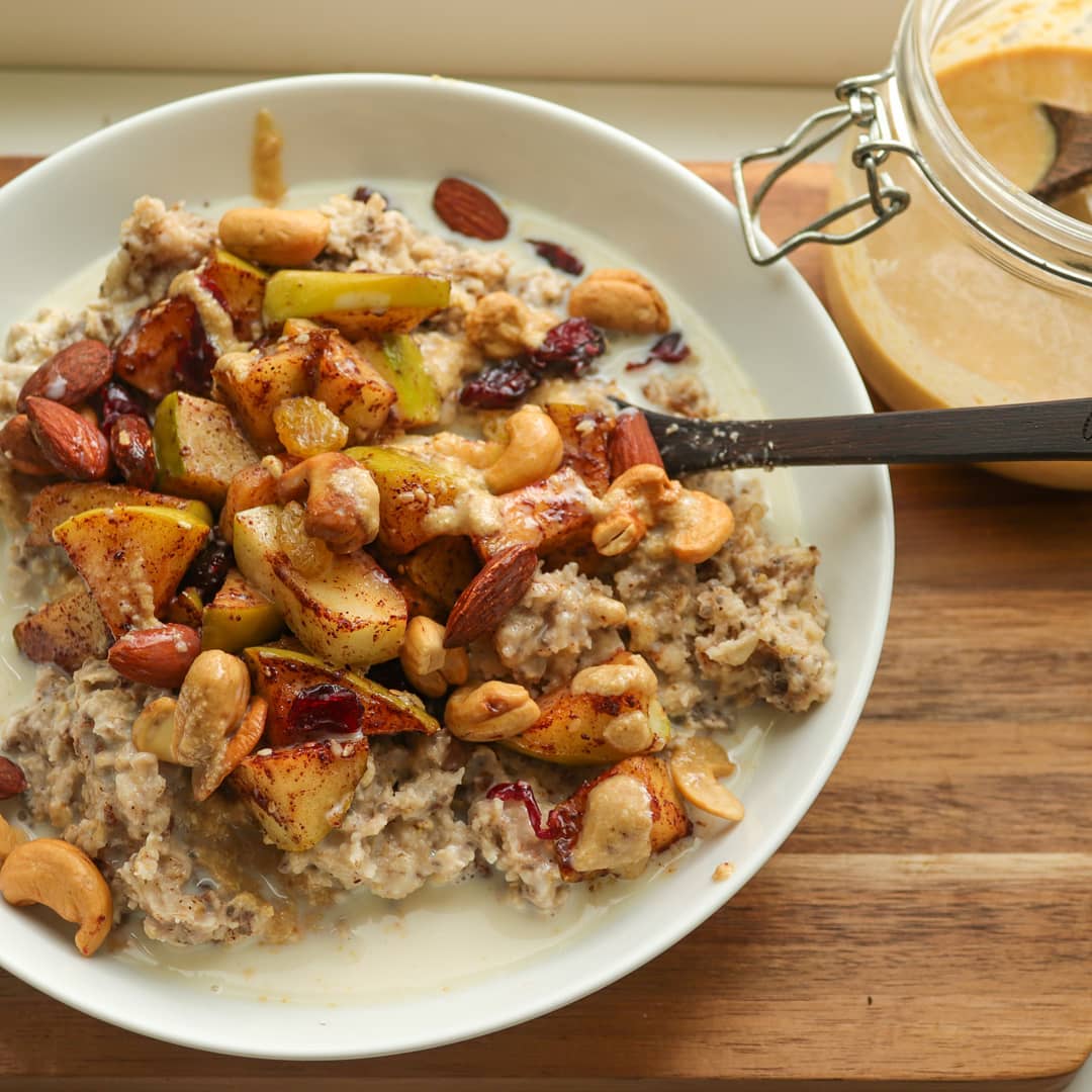 Thick Oat Breakfast Bowl with Toppings