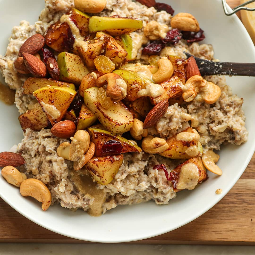 Thick Oat Breakfast Bowl with Toppings