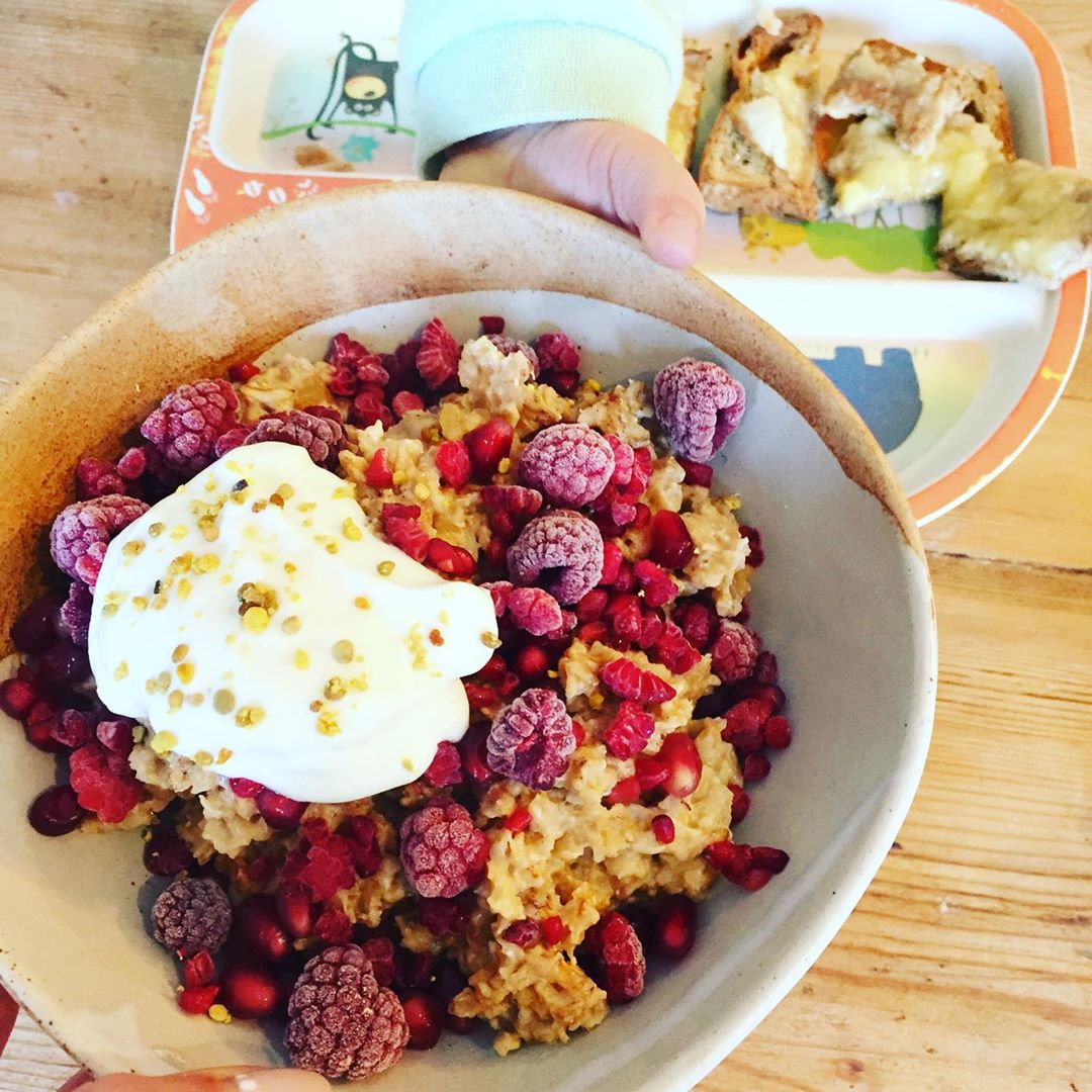 Peanut and Date Porridge Breakfast
