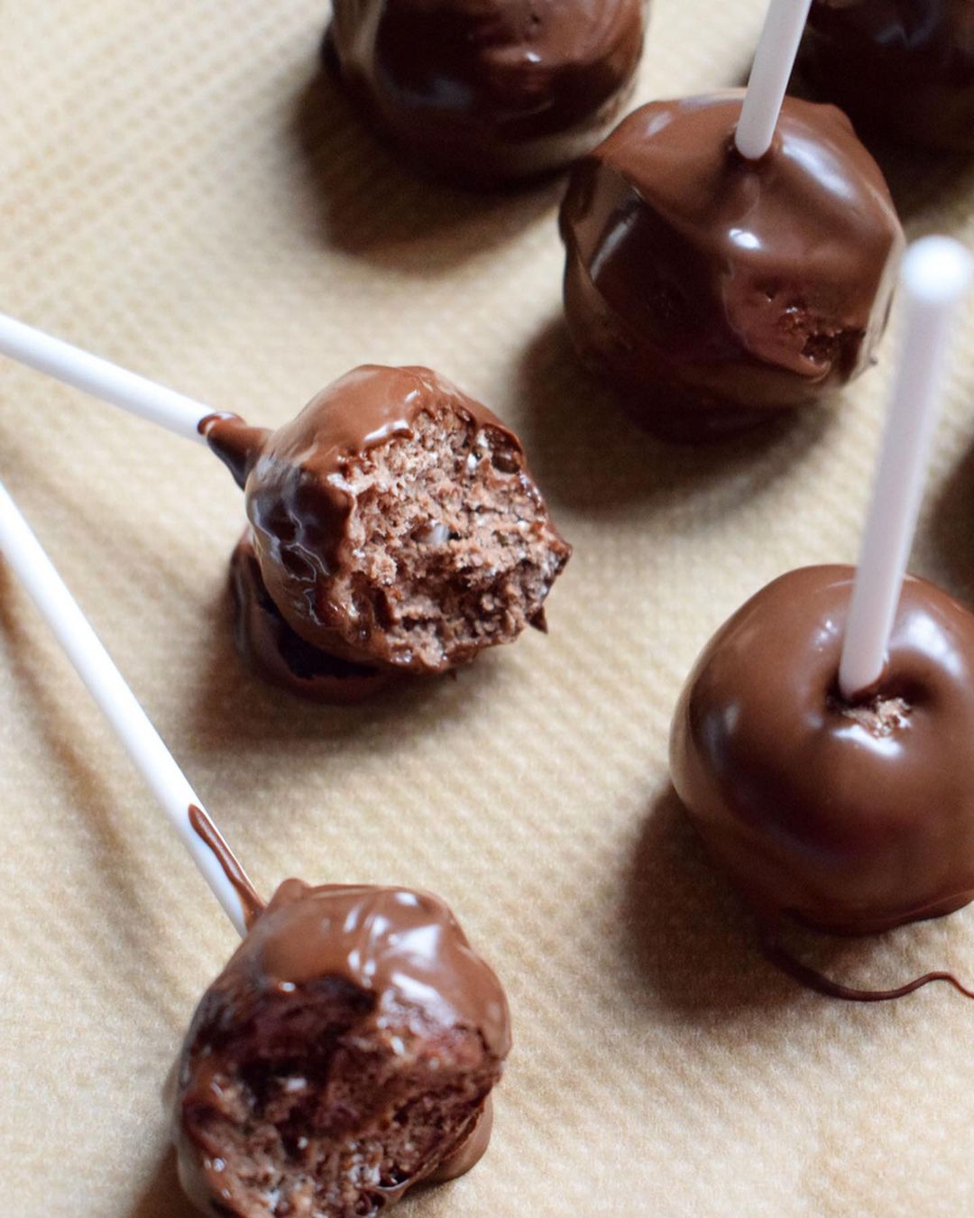 Raw Vegan Gluten-Free Chocolate Cake Pops
