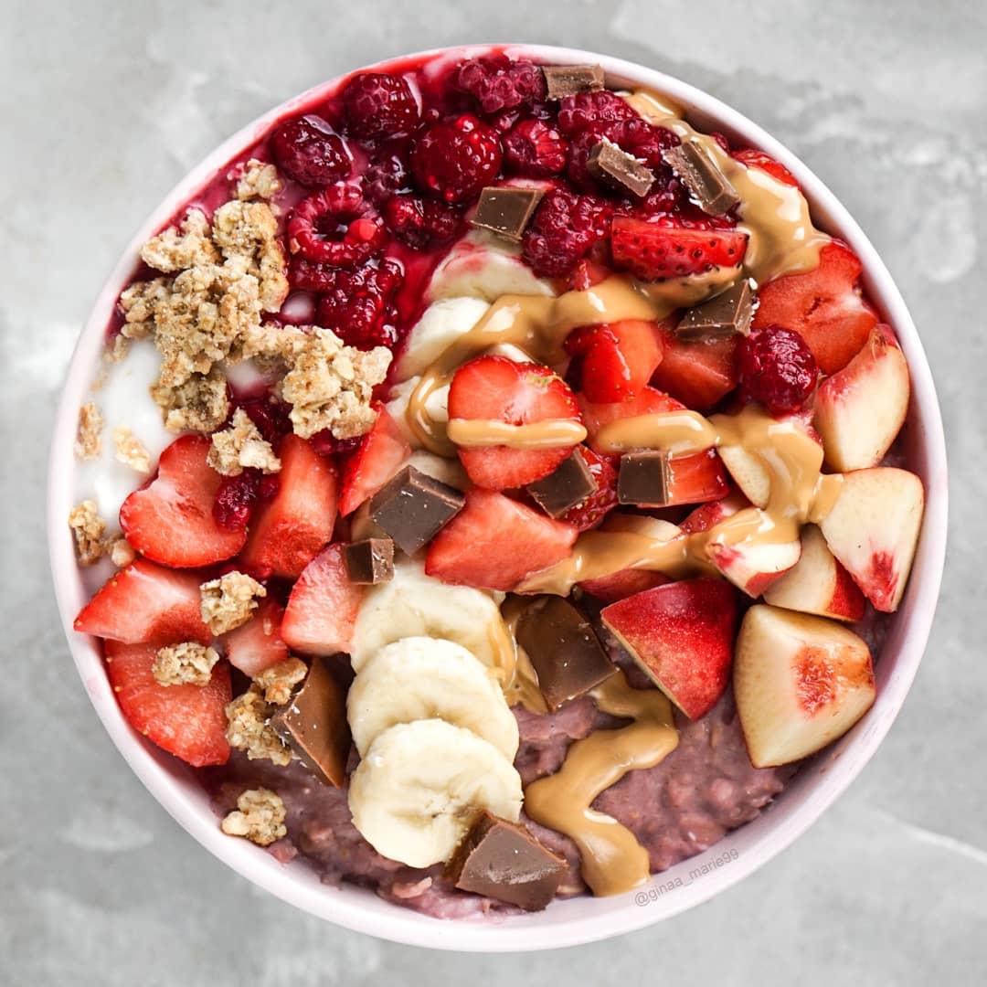 Pink Porridge with Pitaya and Fresh Toppings