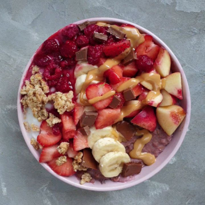 Pink Porridge with Pitaya and Fresh Toppings