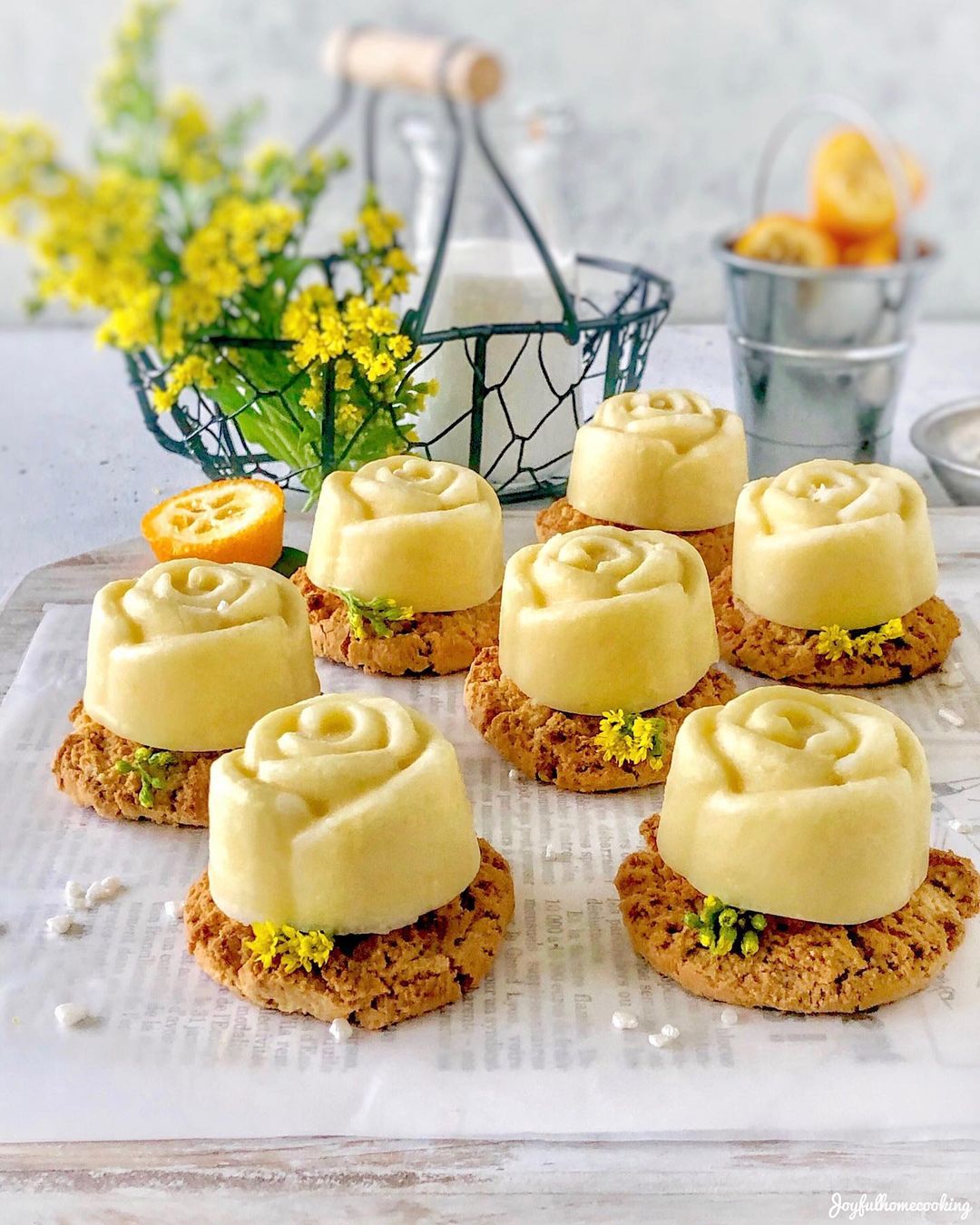 Crunchy Almond Cookies with Oats and Dates
