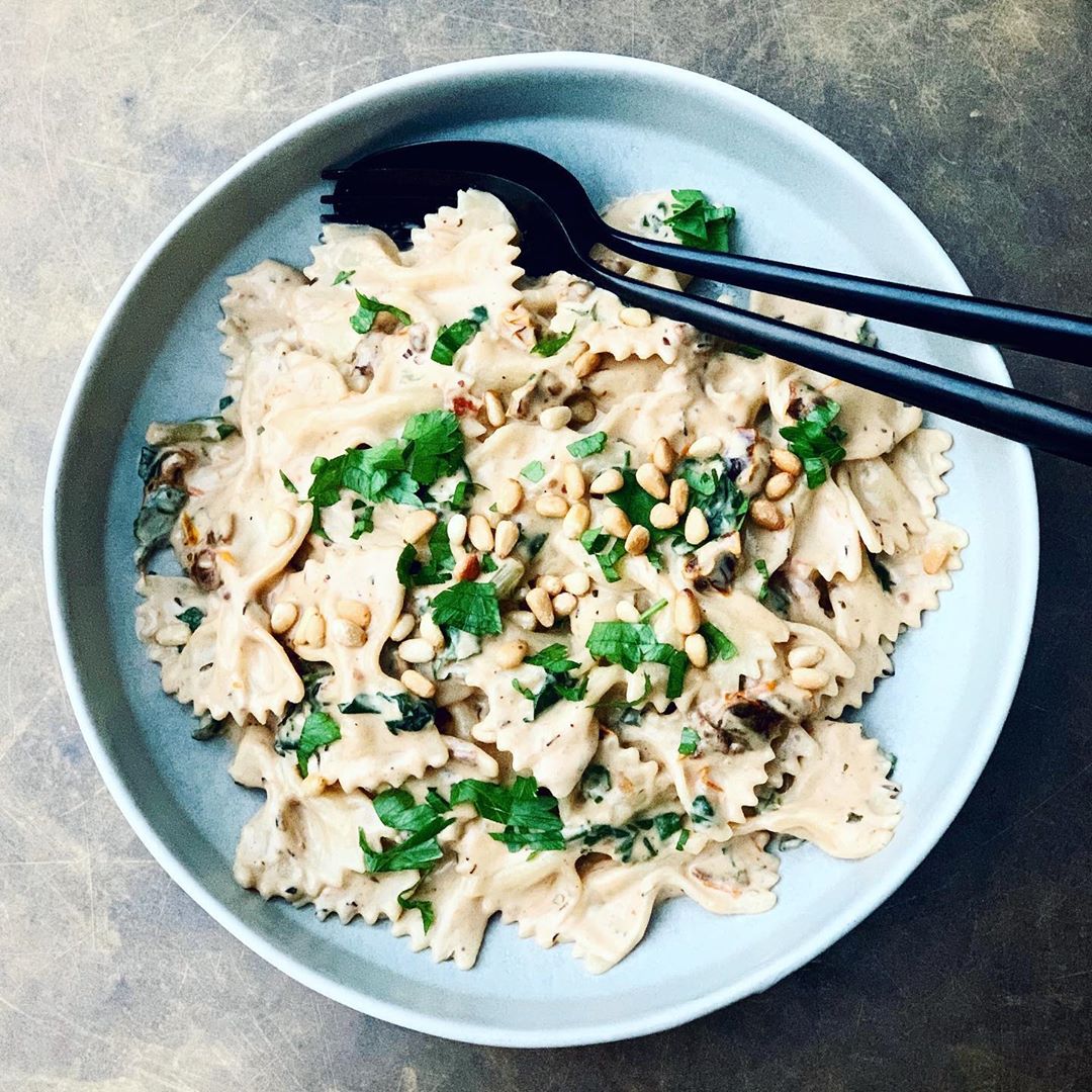 Creamy Sun-Dried Tomato and Spinach Farfalle