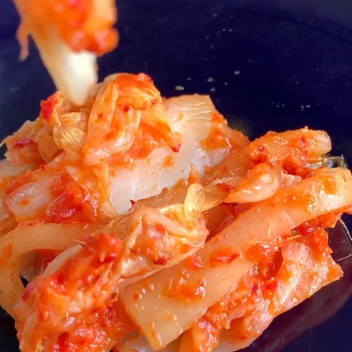 Homemade Korean Kimchi Fermentation Guide