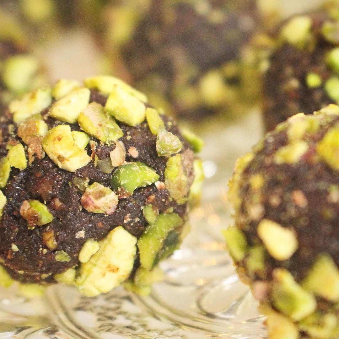Snack Balls with Dates and Pistachios