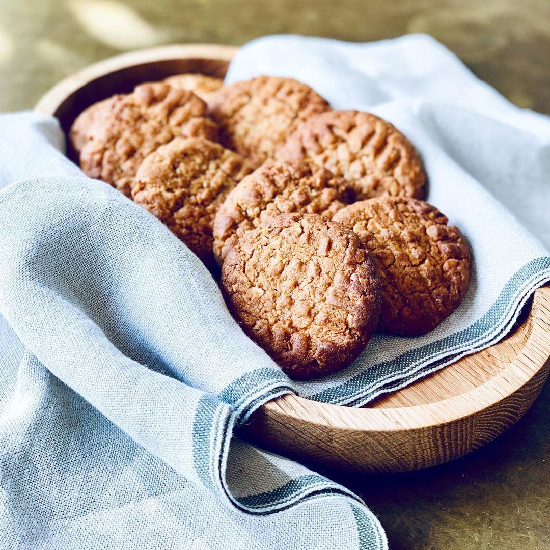 Peanut-Butter and Oat Cookies
