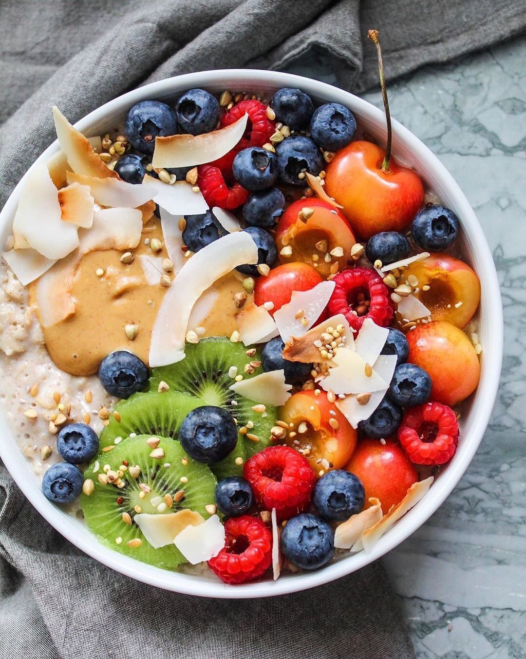 Vanilla Oats with Banana and Coconut Topping
