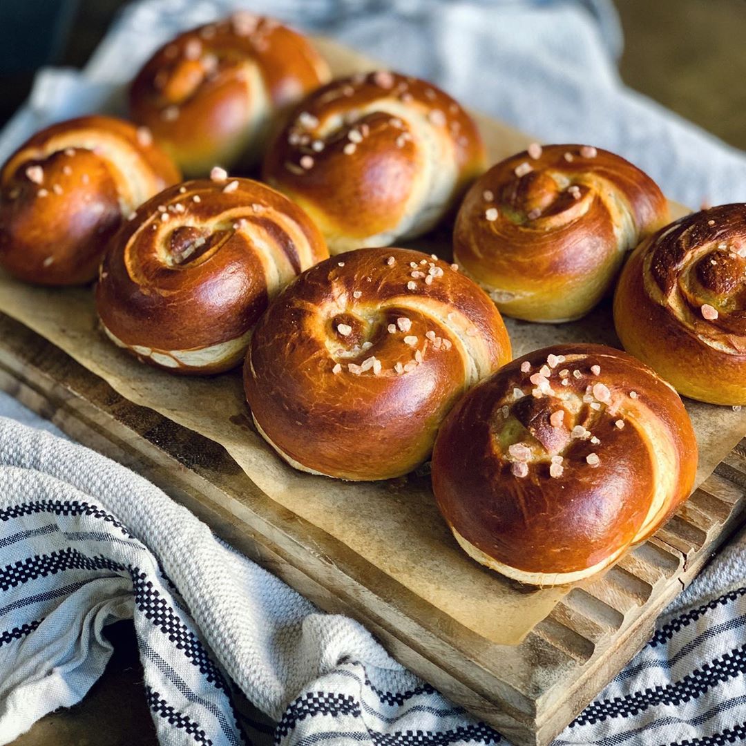 Soft Pretzel Knots