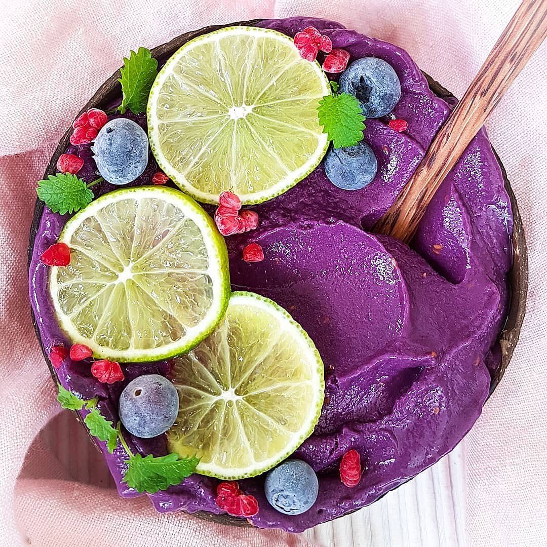 Açaí Bowl with Frozen Fruits and Almond Drink