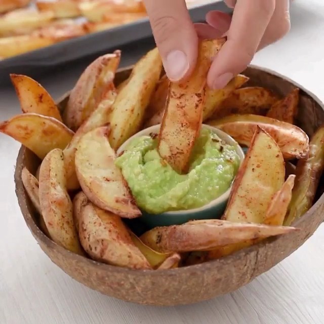 Oil-Free Potato Wedges with Avocado Dip