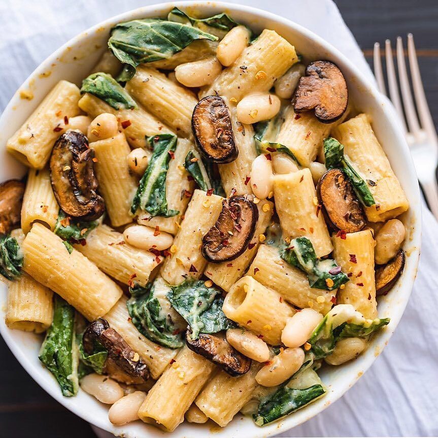Cheesy Pasta with White Beans and Greens