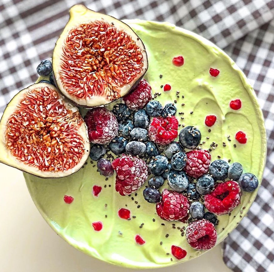Healthy Green Matcha Smoothie Bowl