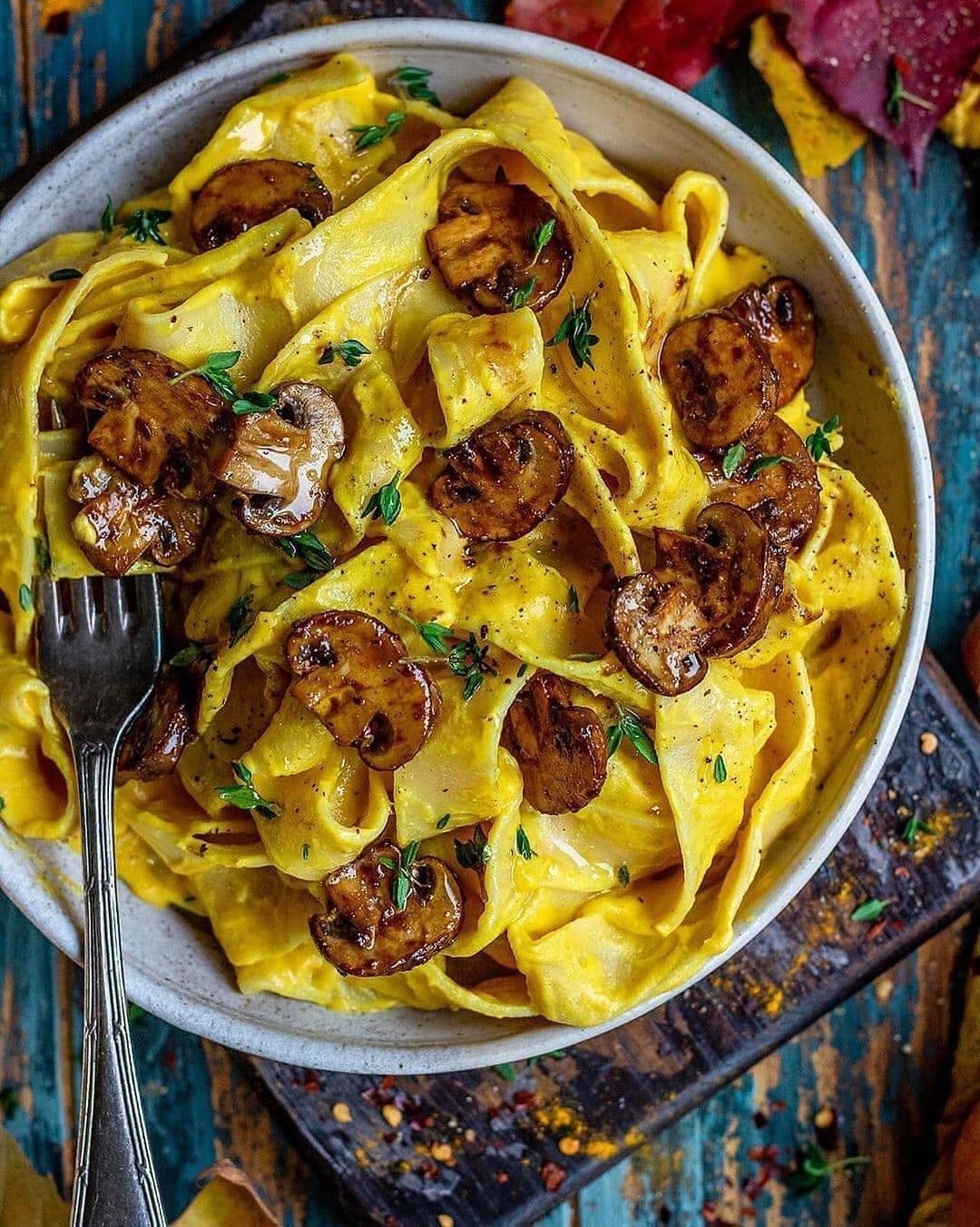 Vegan Cheesy Pumpkin Pasta
