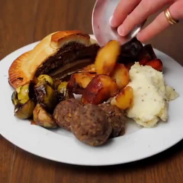 Crispy Garlic Herb Roast Potatoes