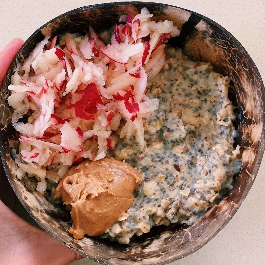 Hearty Protein Porridge with Seeds and Toppings