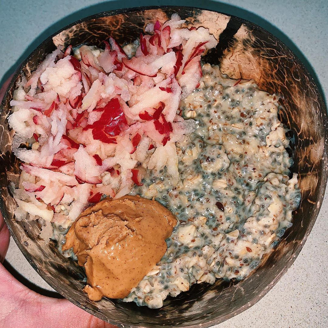 Hearty Protein Porridge with Seeds and Toppings