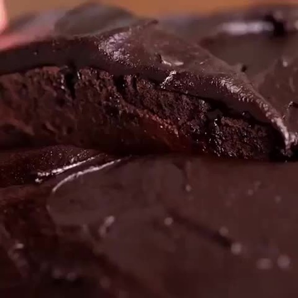 Vegan Brownie Cake with Maple Syrup Frosting