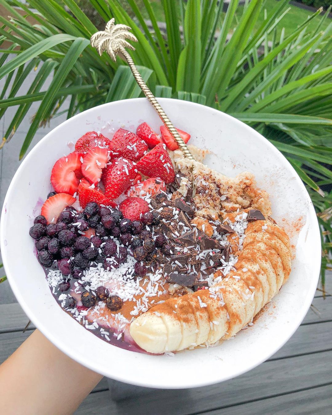 Creamy Loaded Oatmeal with Fruits and Chocolate Toppings