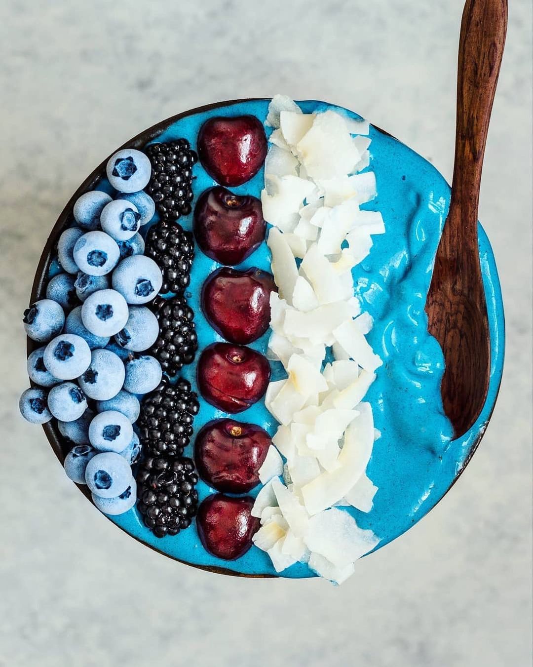 Banana Blue Spirulina Smoothie Bowl