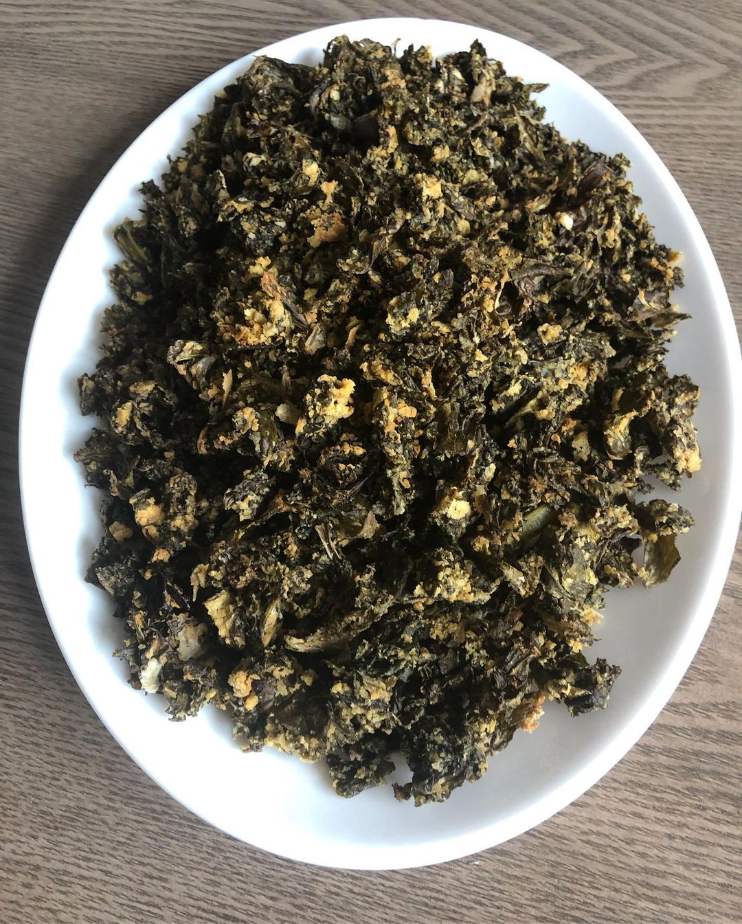 Homemade Cheesy Kale Chips