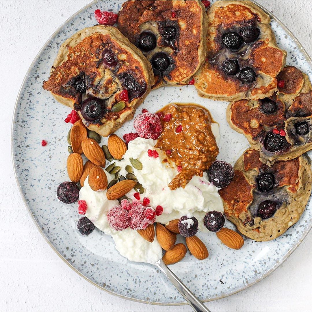 Blueberry Pancakes with Banana and Protein Powder