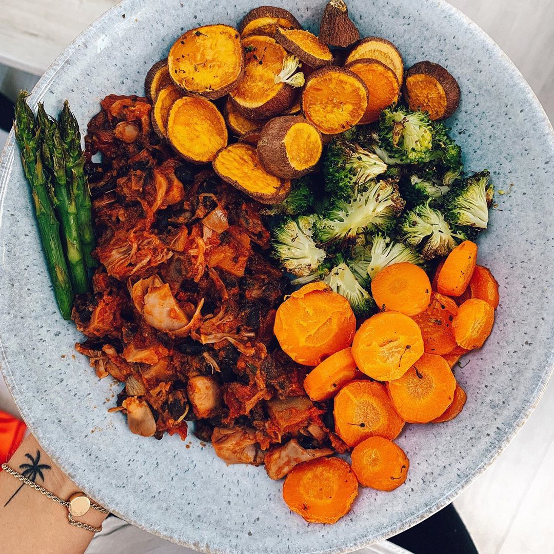 Spicy Jackfruit and Roasted Vegetable Buddha Bowl