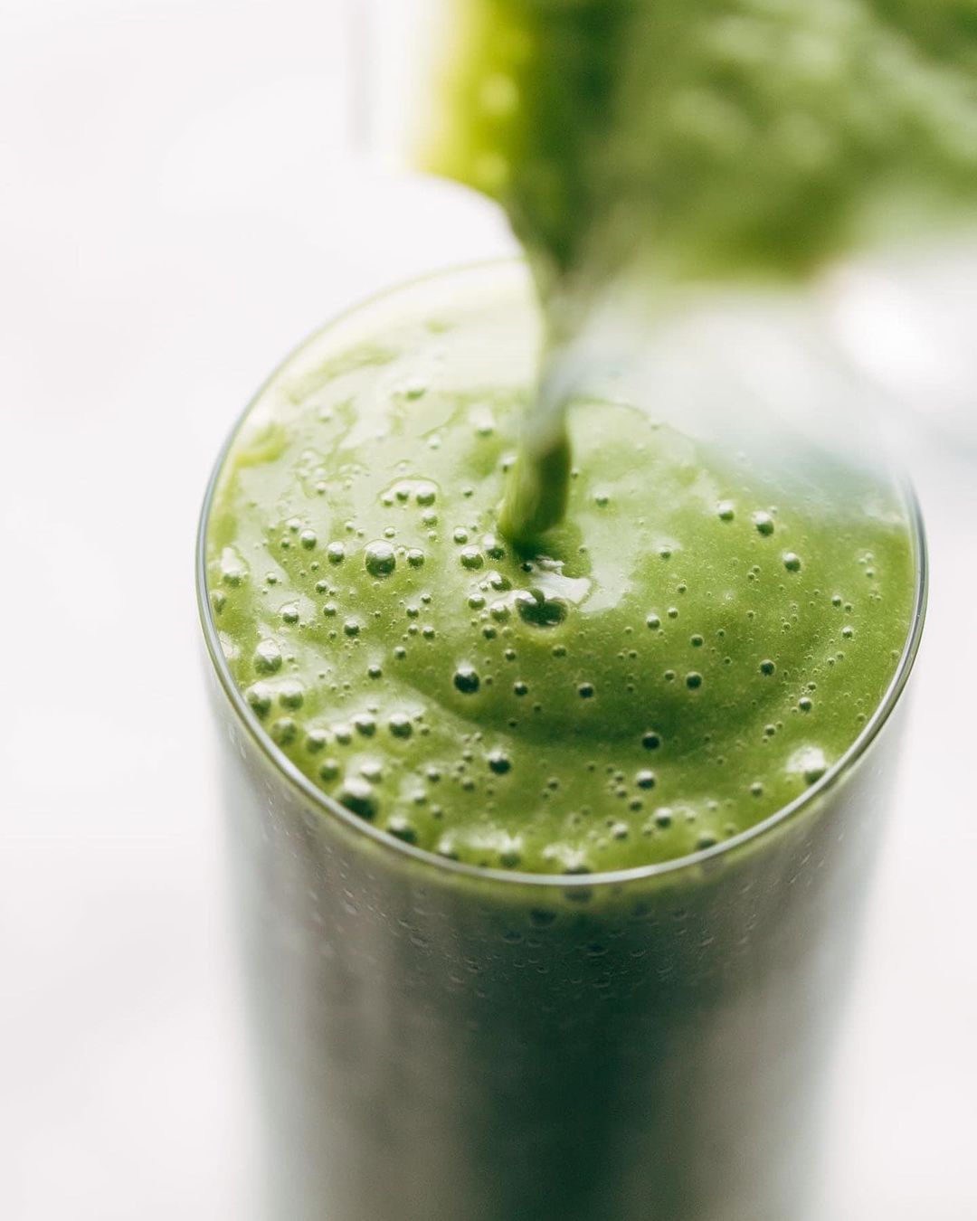 Refreshing Green Smoothie with Chia and Spirulina