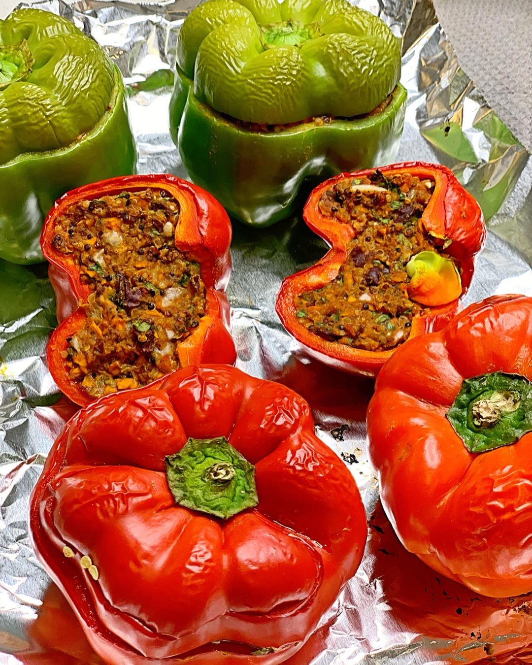 Easy Vegan Stuffed Bell Peppers with Quinoa