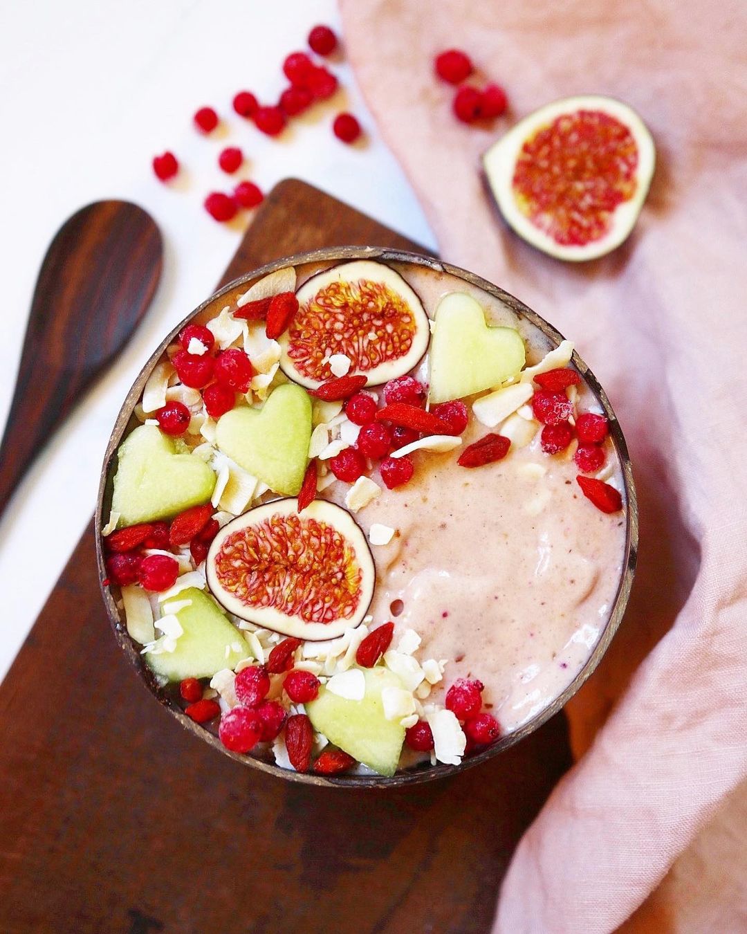 Sweet Vegan Smoothie Bowl