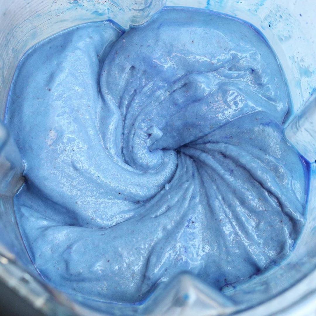 Frosty Blue Smoothie with Spirulina