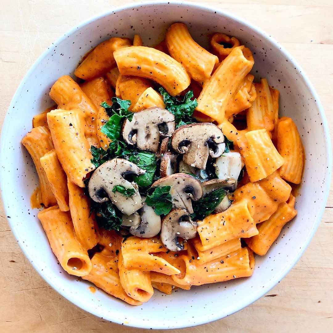 Easy Vegan Creamy Roasted Red Pepper Sauce