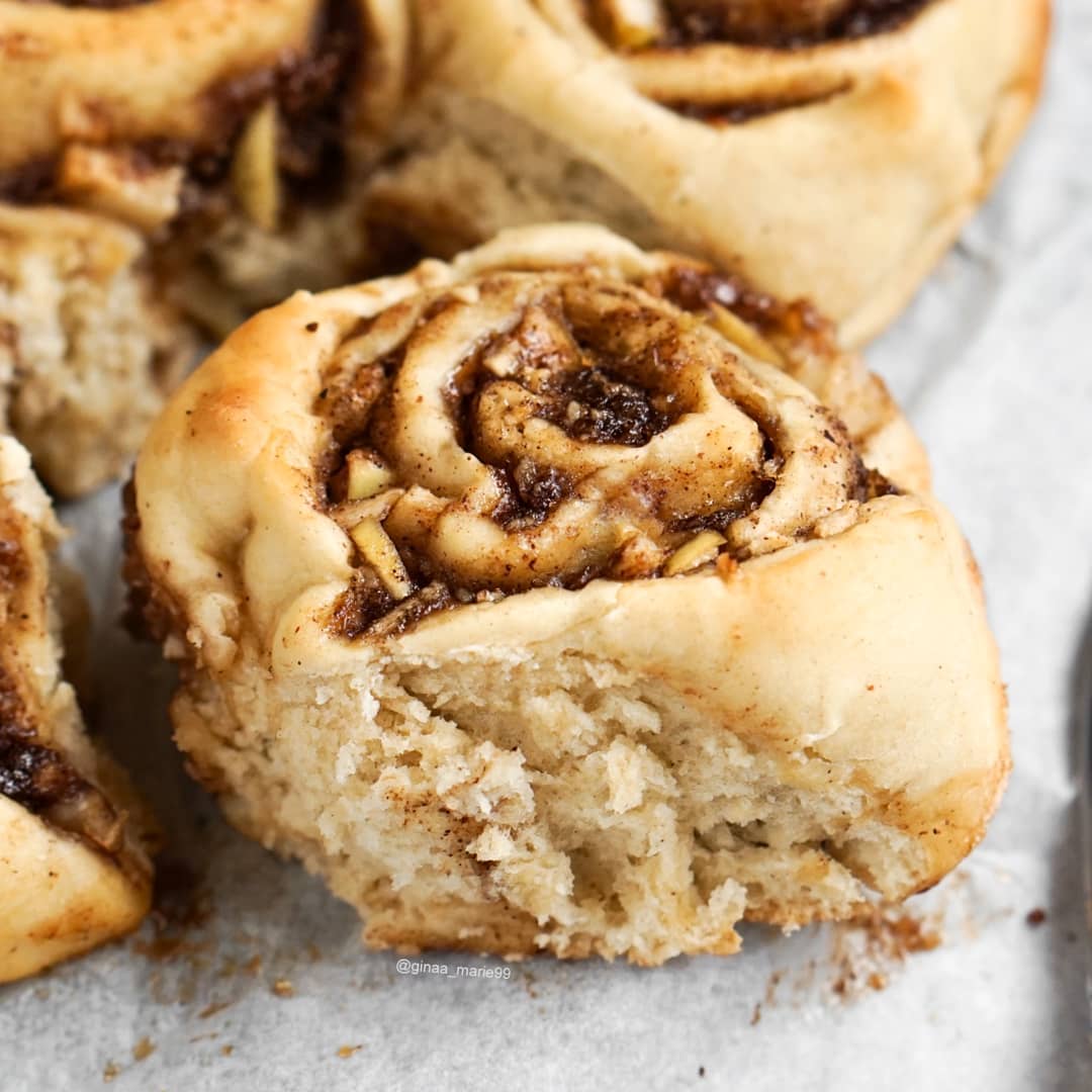 Healthy Vegan Apple Cinnamon Rolls