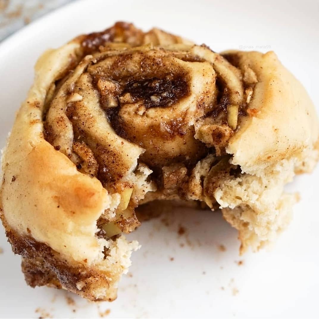 Healthy Vegan Apple Cinnamon Rolls