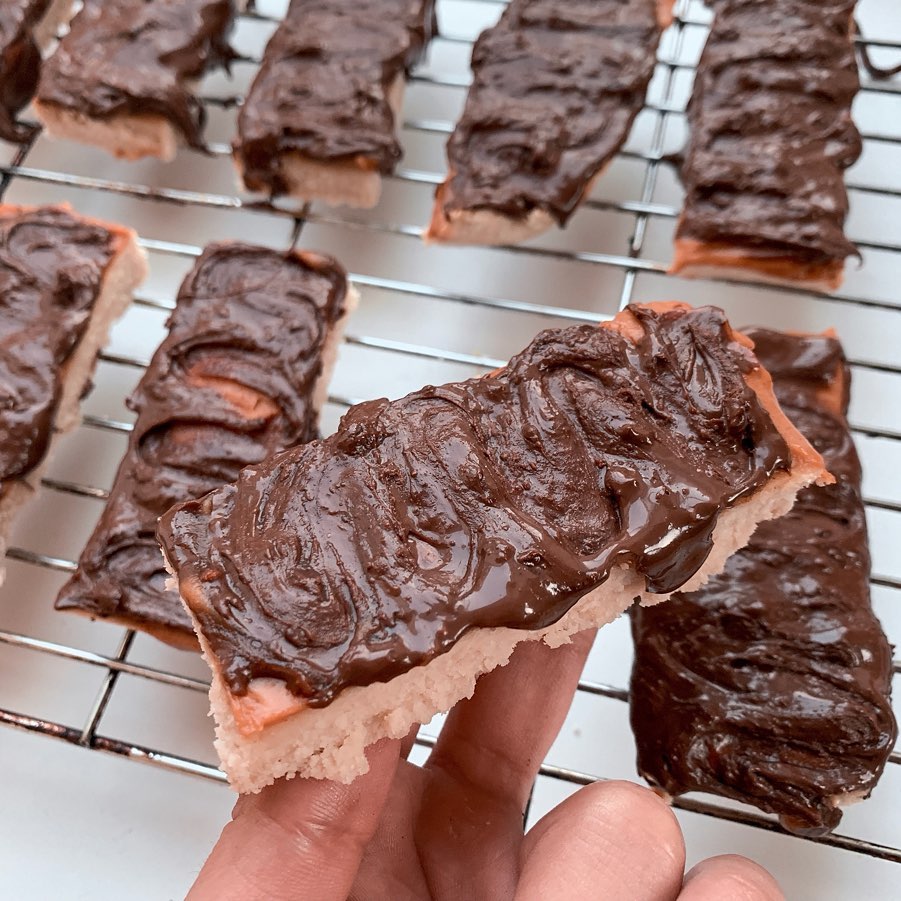 Homemade Vegan Twix Protein Bars