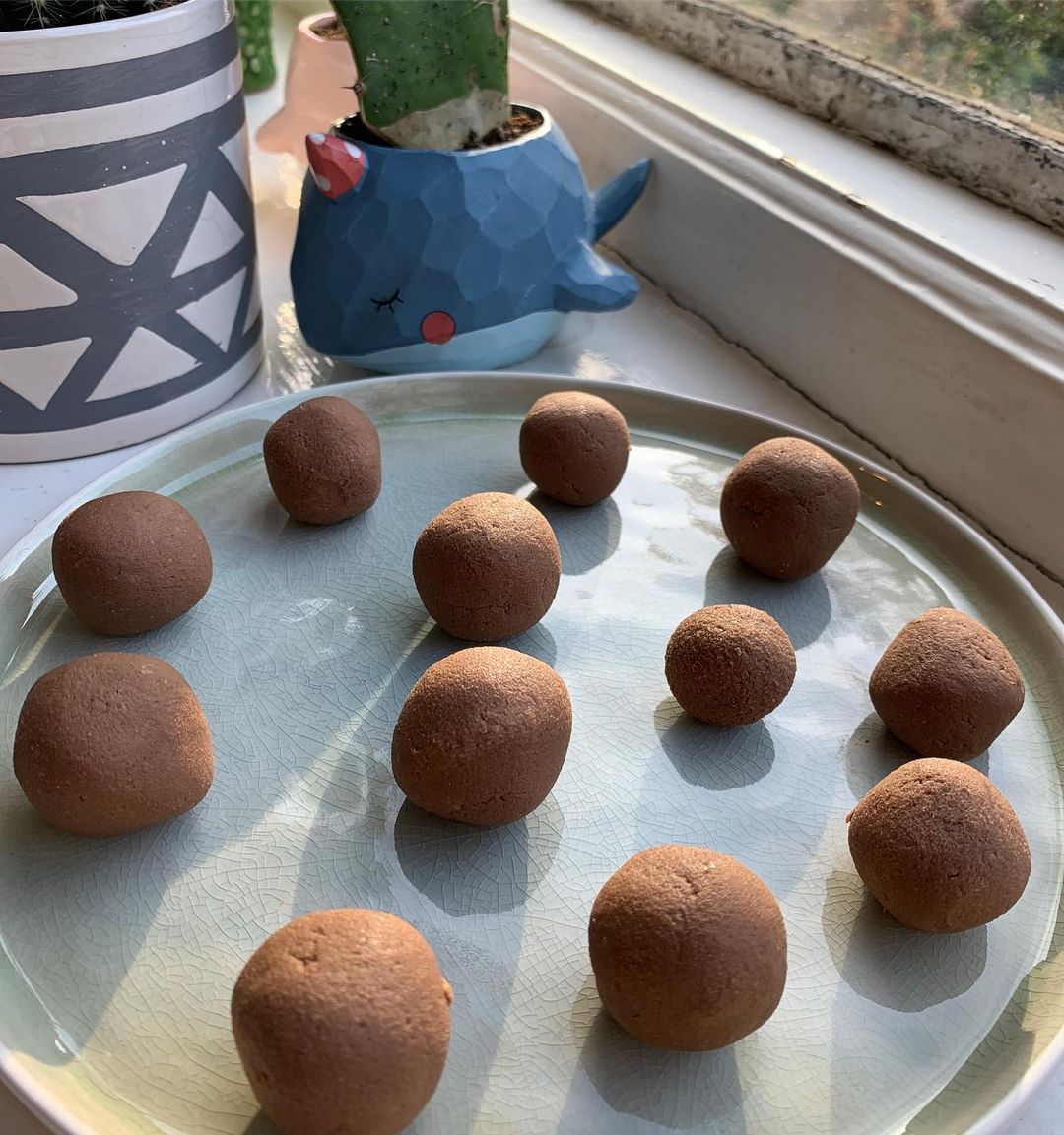 Chickpea Brownie Batter Bites