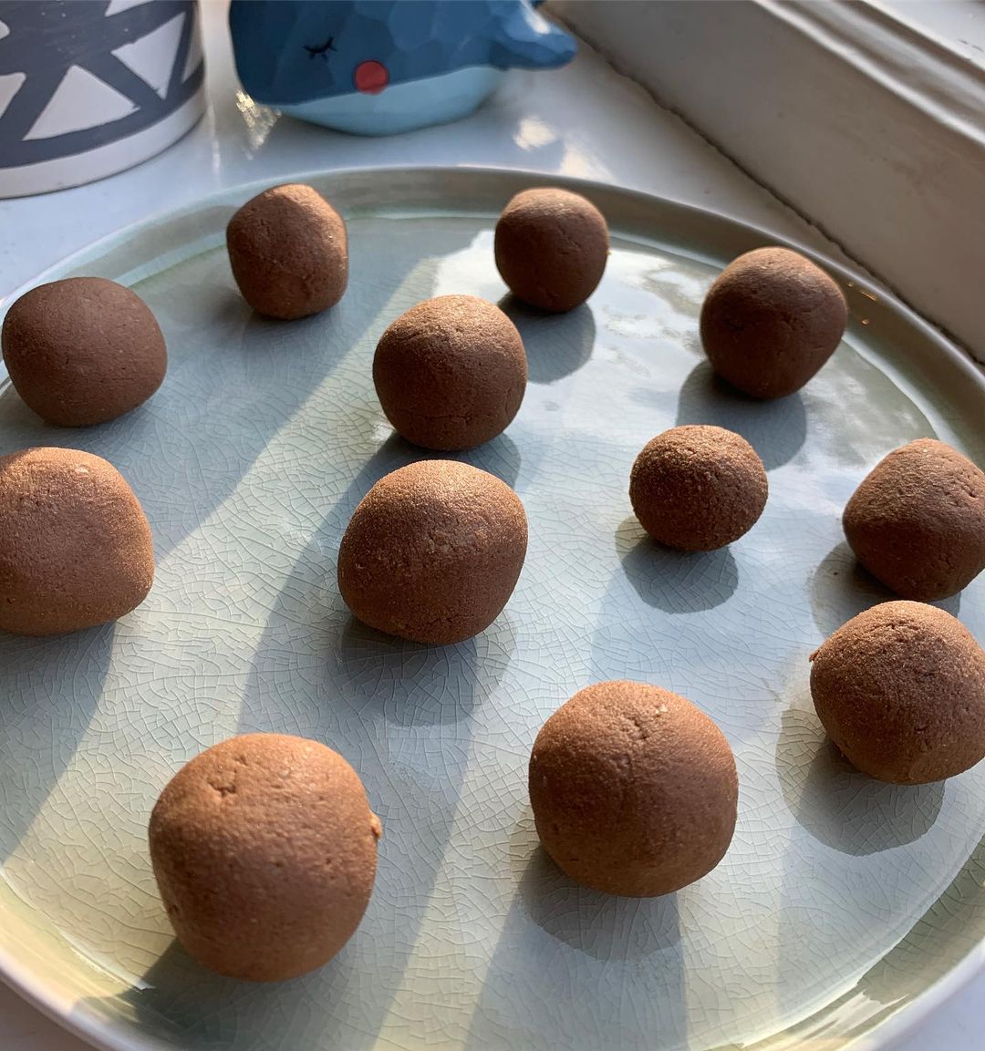 Chickpea Brownie Batter Bites