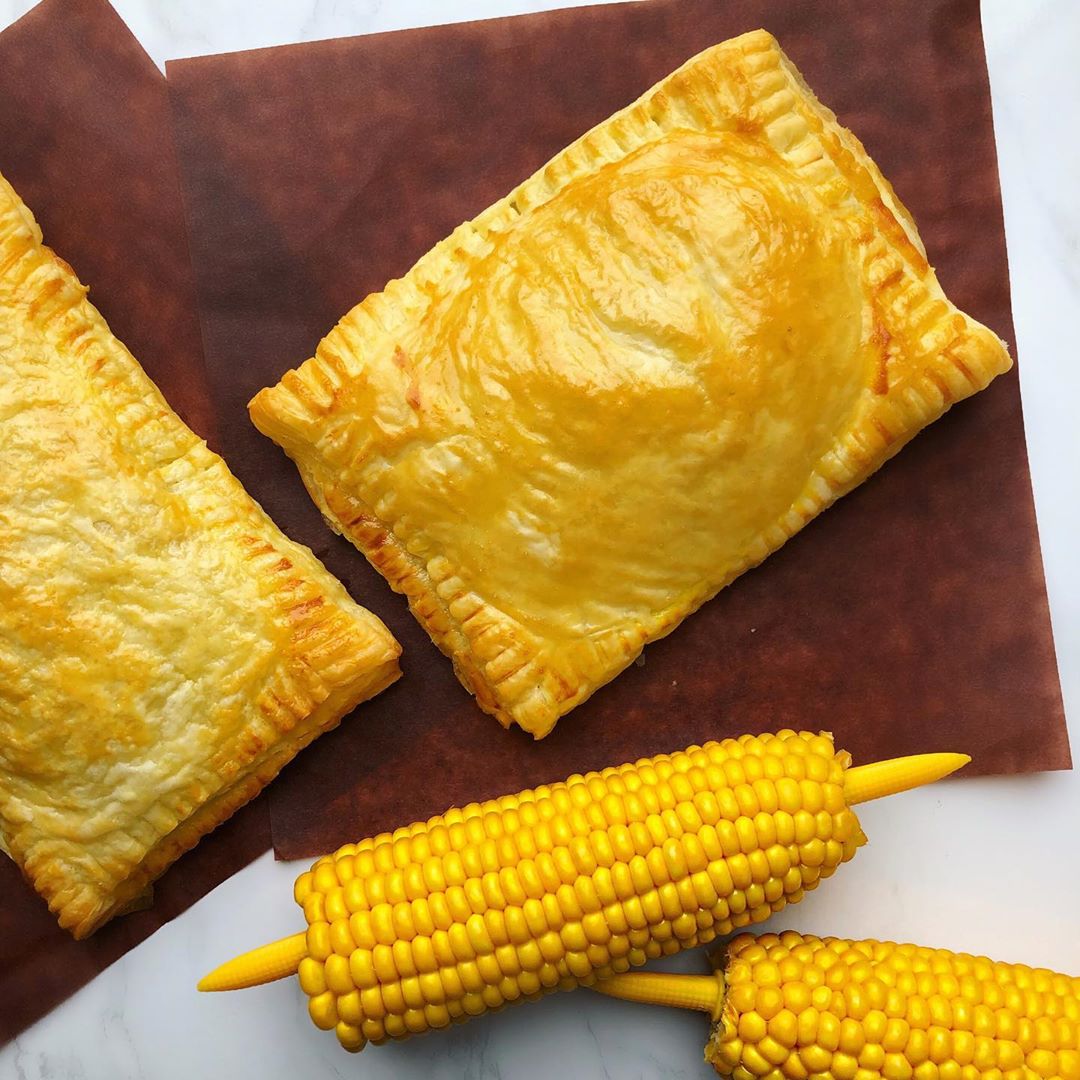 Baked Pastry Parcels with Chicken and Veggies