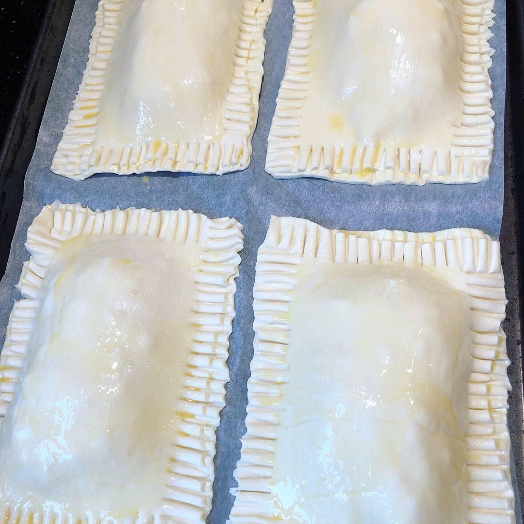 Baked Pastry Parcels with Chicken and Veggies