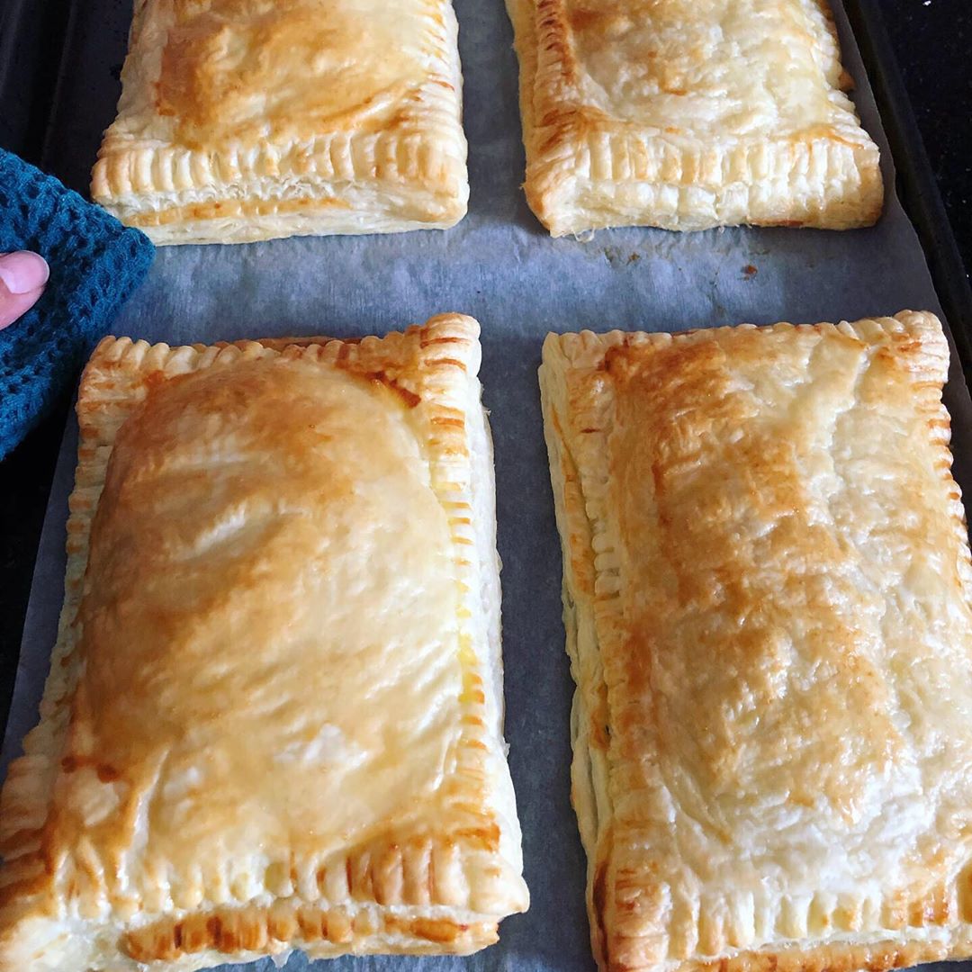 Baked Pastry Parcels with Chicken and Veggies