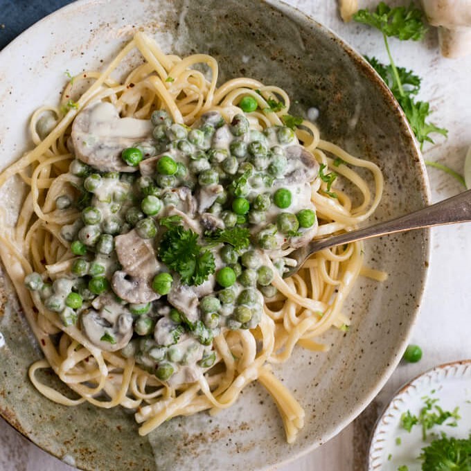 Creamy Vegan Bacon-Free Carbonara