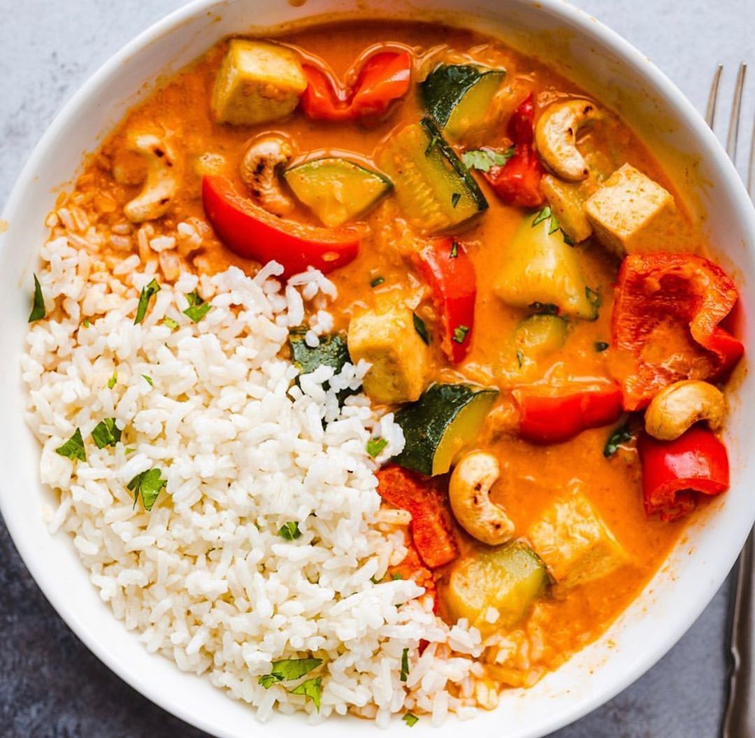 Tofu Veggie Curry with Zucchini and Peppers