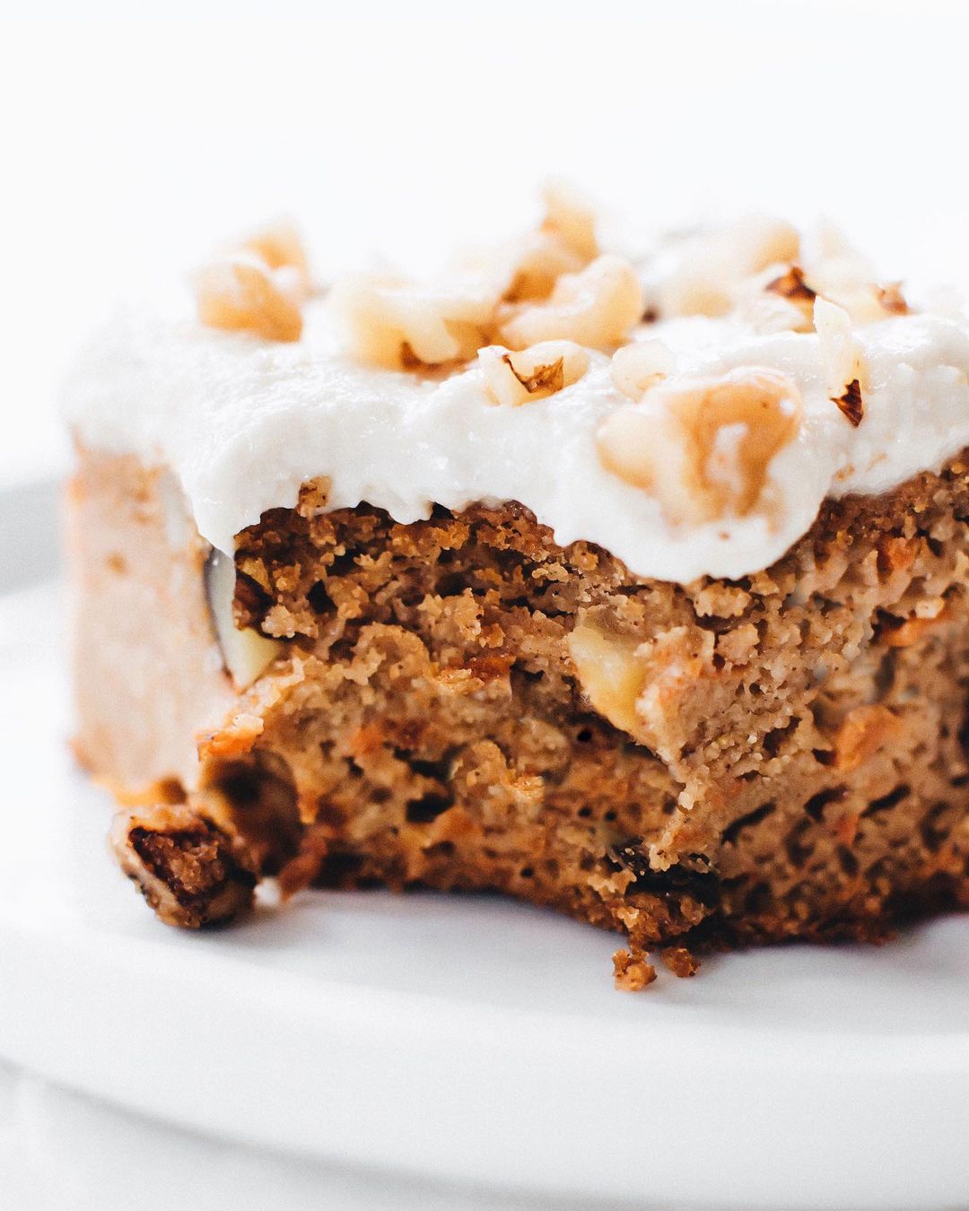 Delicious Vegan Carrot Cake with Frosting