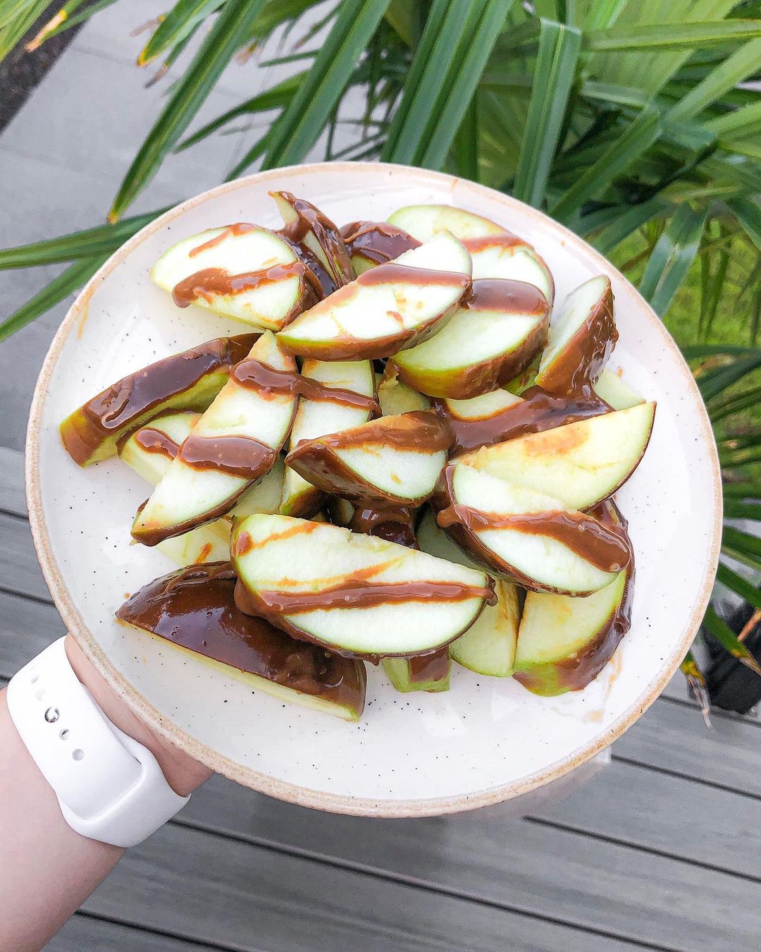 Homemade Vegan Caramel Apples with Coconut Cream