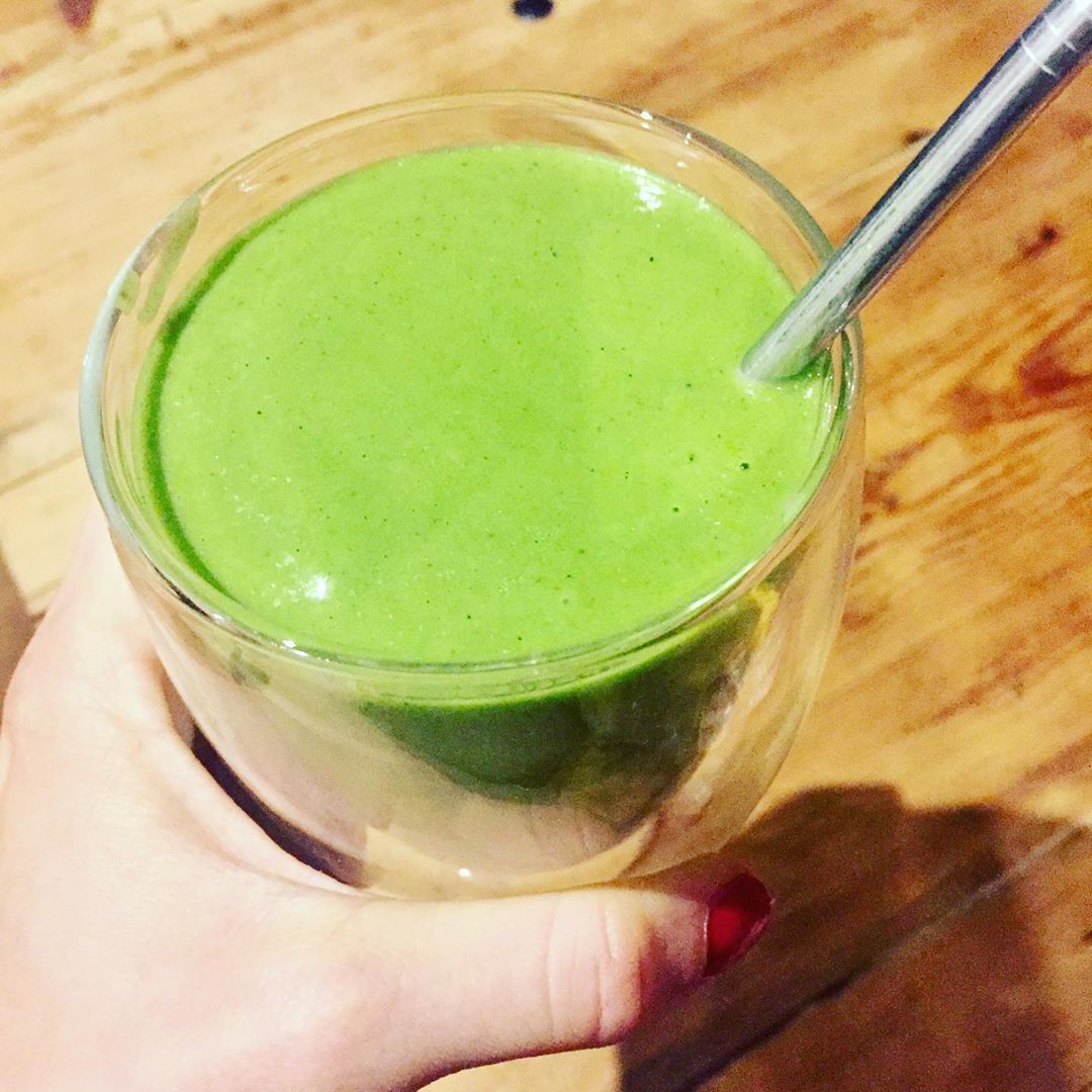 Matcha Smoothie with Cauliflower and Kale