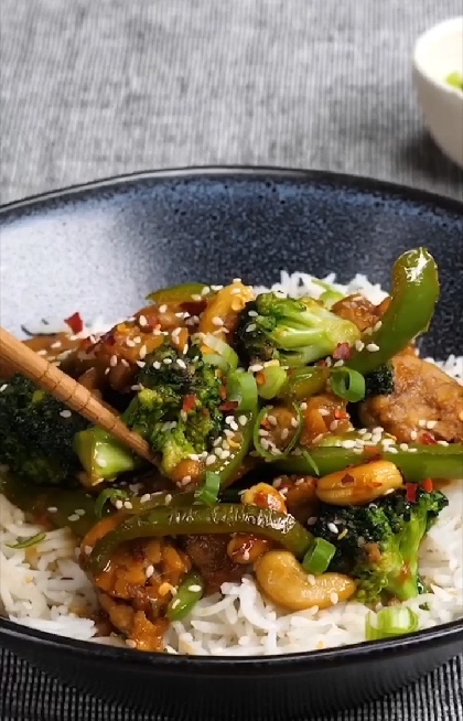 Vegan Teriyaki Tempeh with Broccoli and Cashews